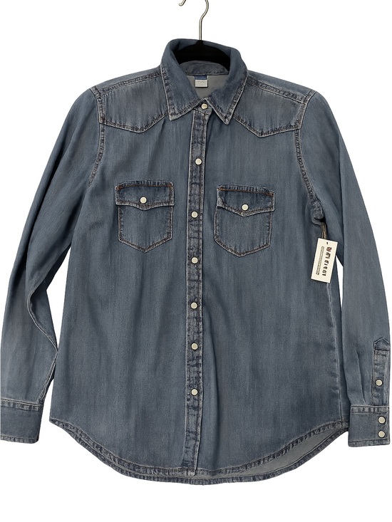 Old Navy Tops - NWT Old Navy Button Snap 90's Mom Chambray Shirt